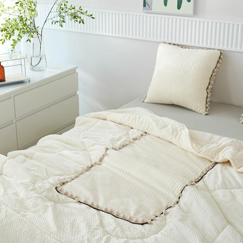 车抱枕被子两用冬加枕厚牛奶绒雕兔毛珊瑚载绒头毯子二合一折叠保