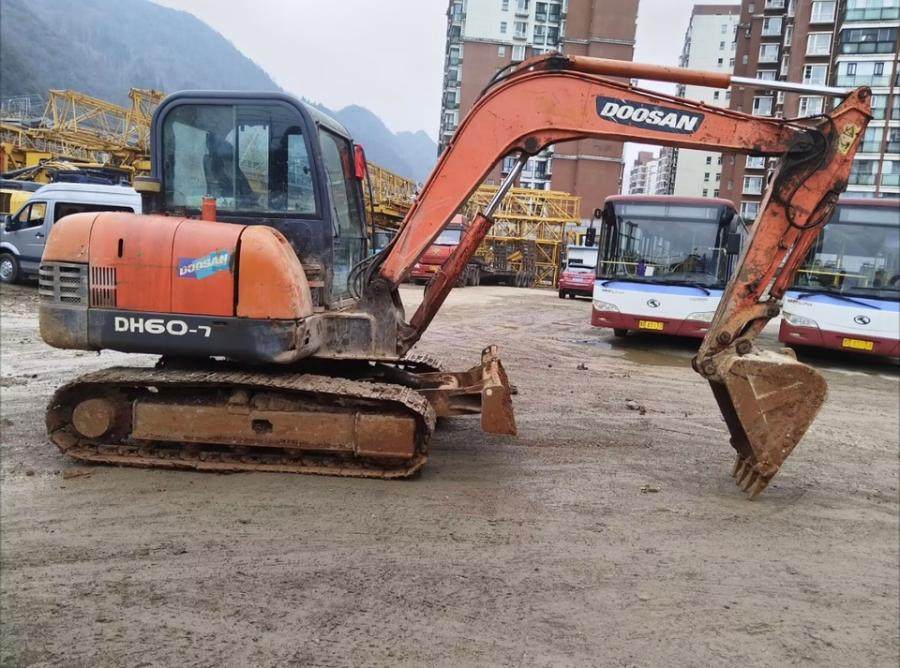 1月18日六盘水【资产处置】斗山DH60-7挖机一台网络拍卖公告