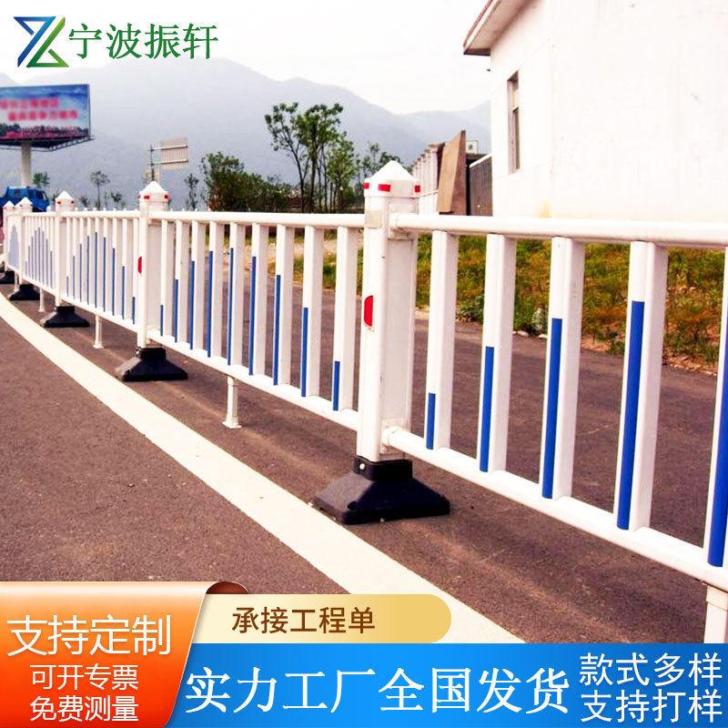 道路护栏厂家定制市政交通护栏锌钢人行道隔离栏公路中间防撞栏杆图片