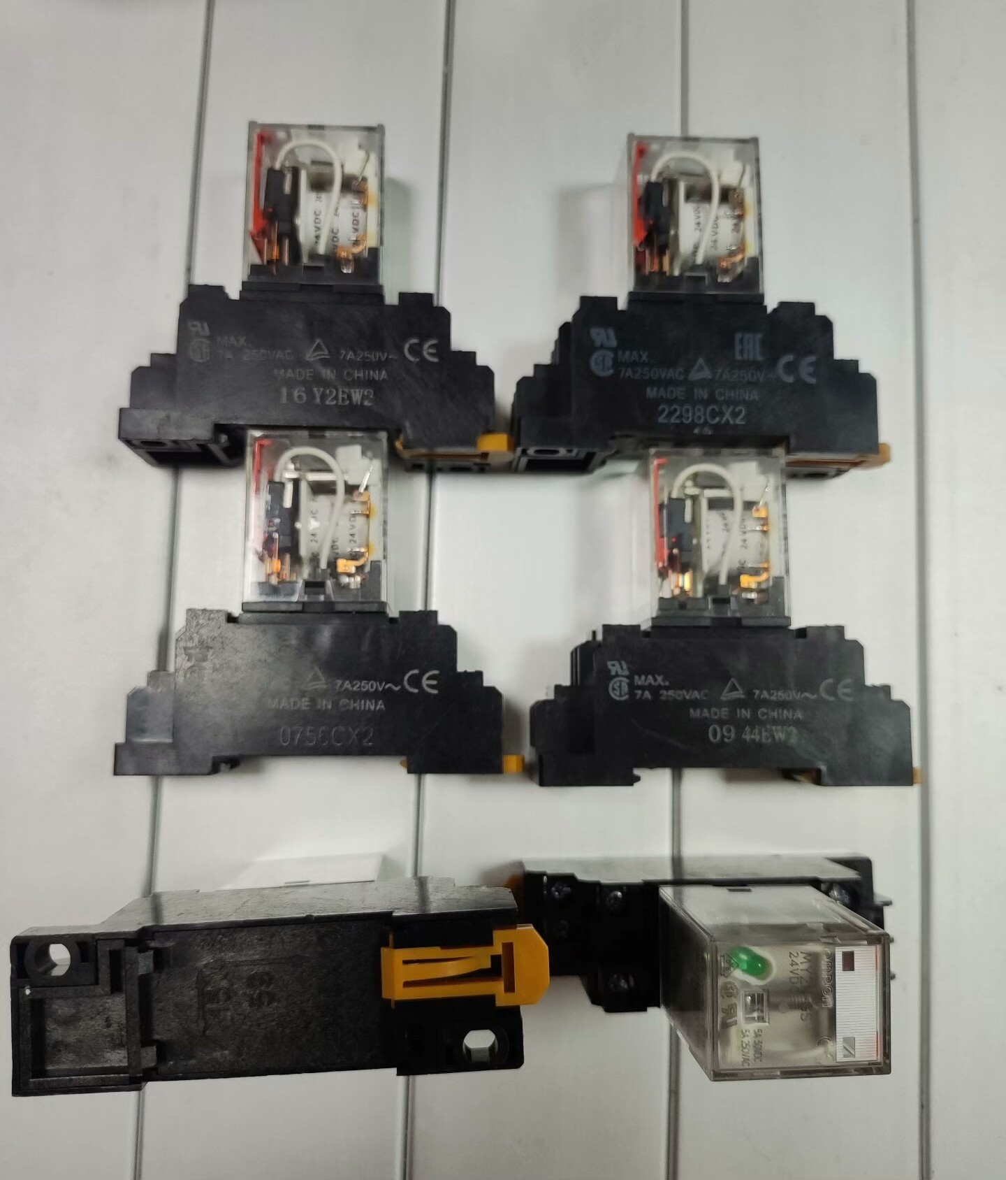 OMRON欧姆龙2-M4X10继电器