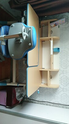 解说生活诚品儿童学习桌对比护童哪个，这两个牌子选谁好？