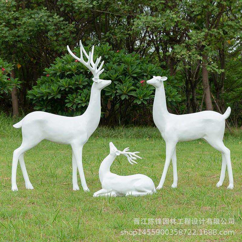 白色小鹿雕塑室外公园小区美陈动物景观玻璃钢花园小品摆件