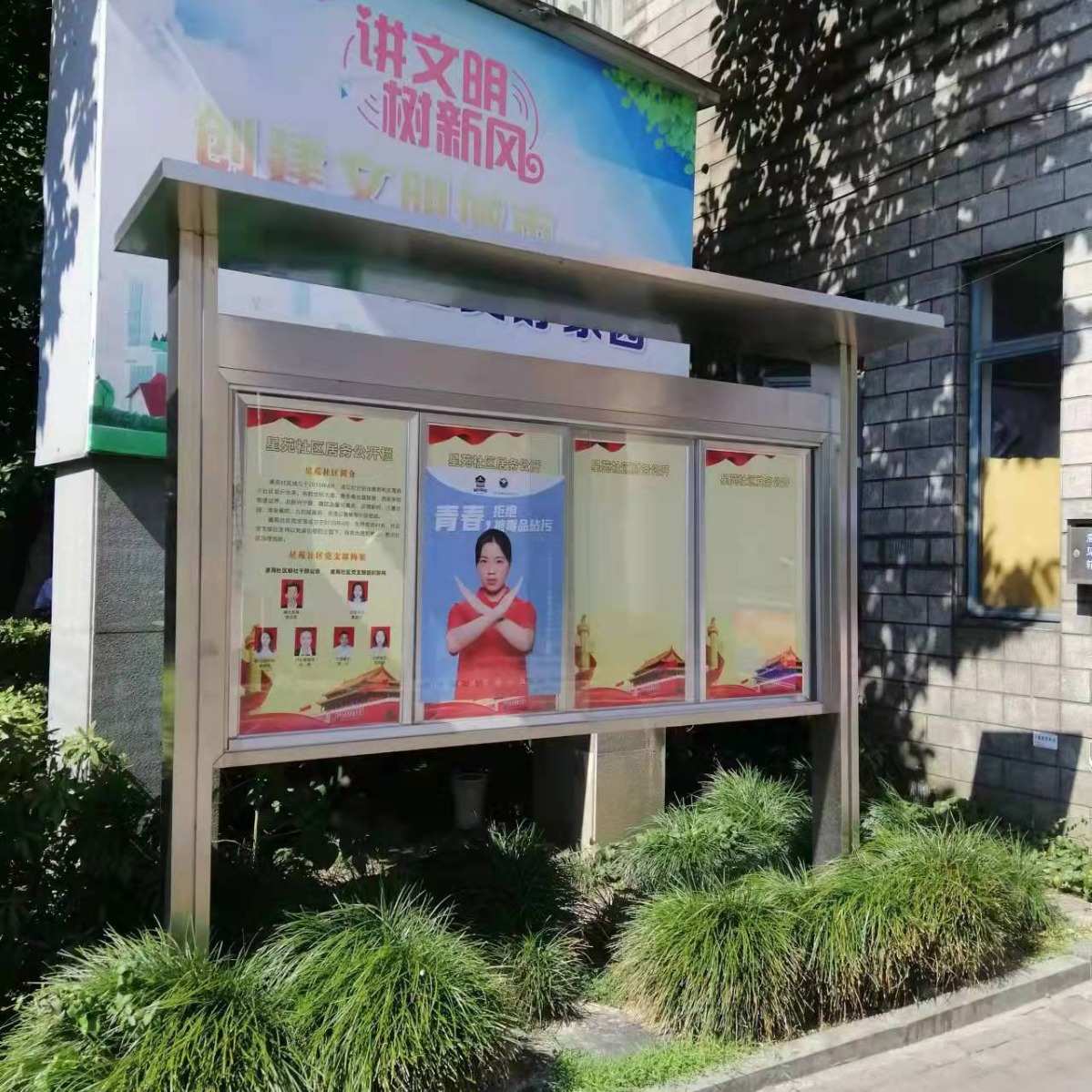 厂家不锈钢宣传栏学校户外防水宣传橱窗灯箱仿古校园文化公告展示