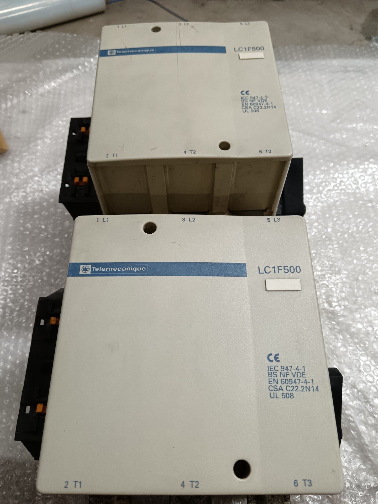 施耐德LC1F500接触器，库存全新两台，时间很长了，有十几