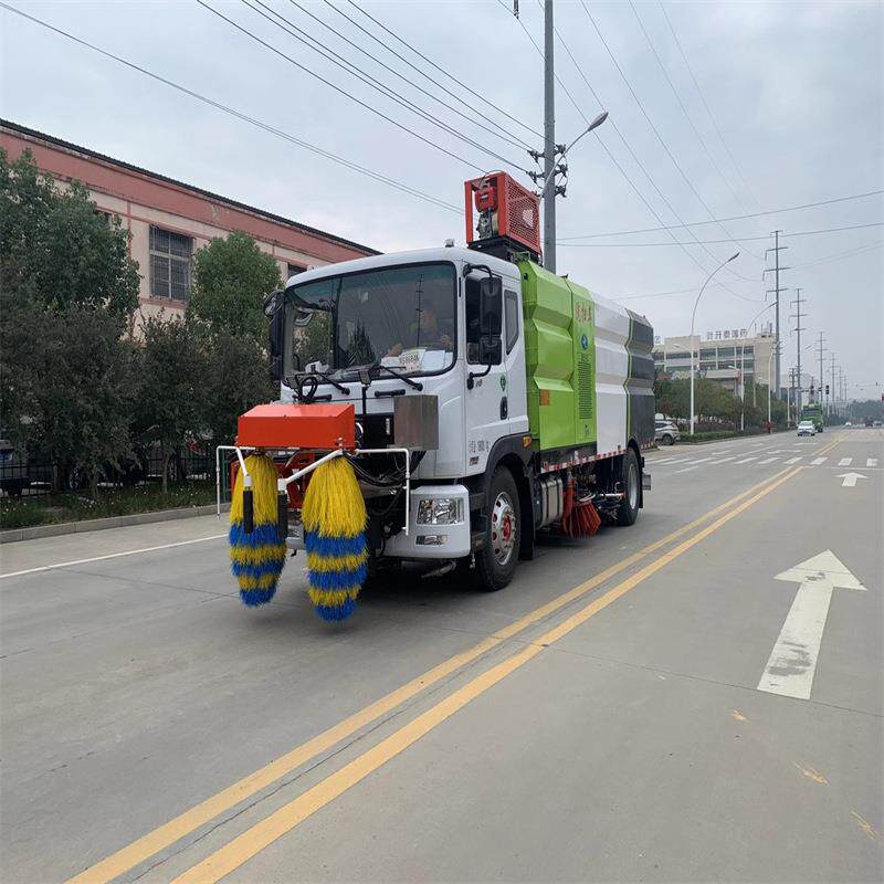天锦16吨洗扫车加装护栏清洗装置道路工地清洗车干湿两用扫路车
