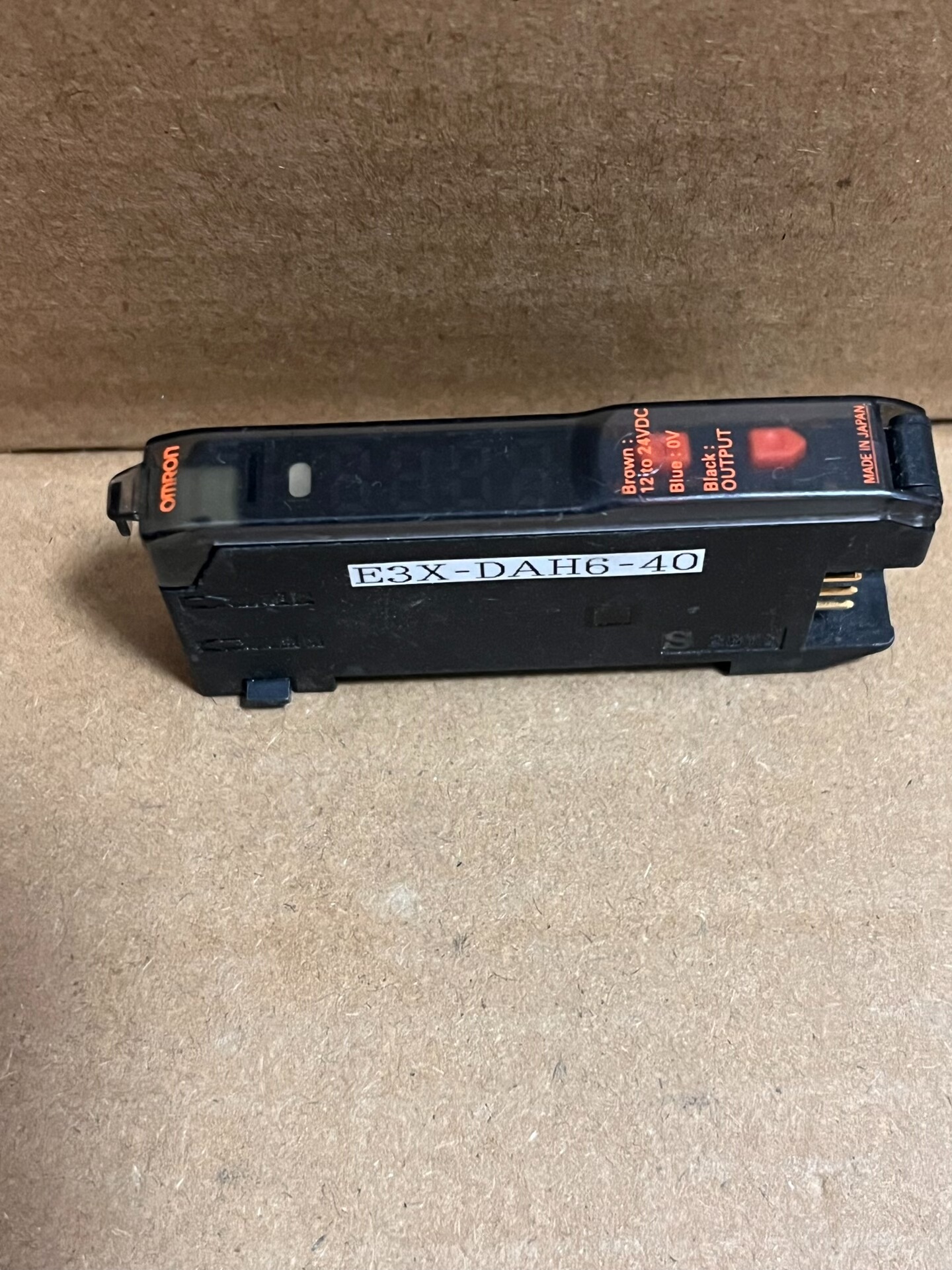 原装正品欧姆龙E3X-DAH6-40光纤放大器