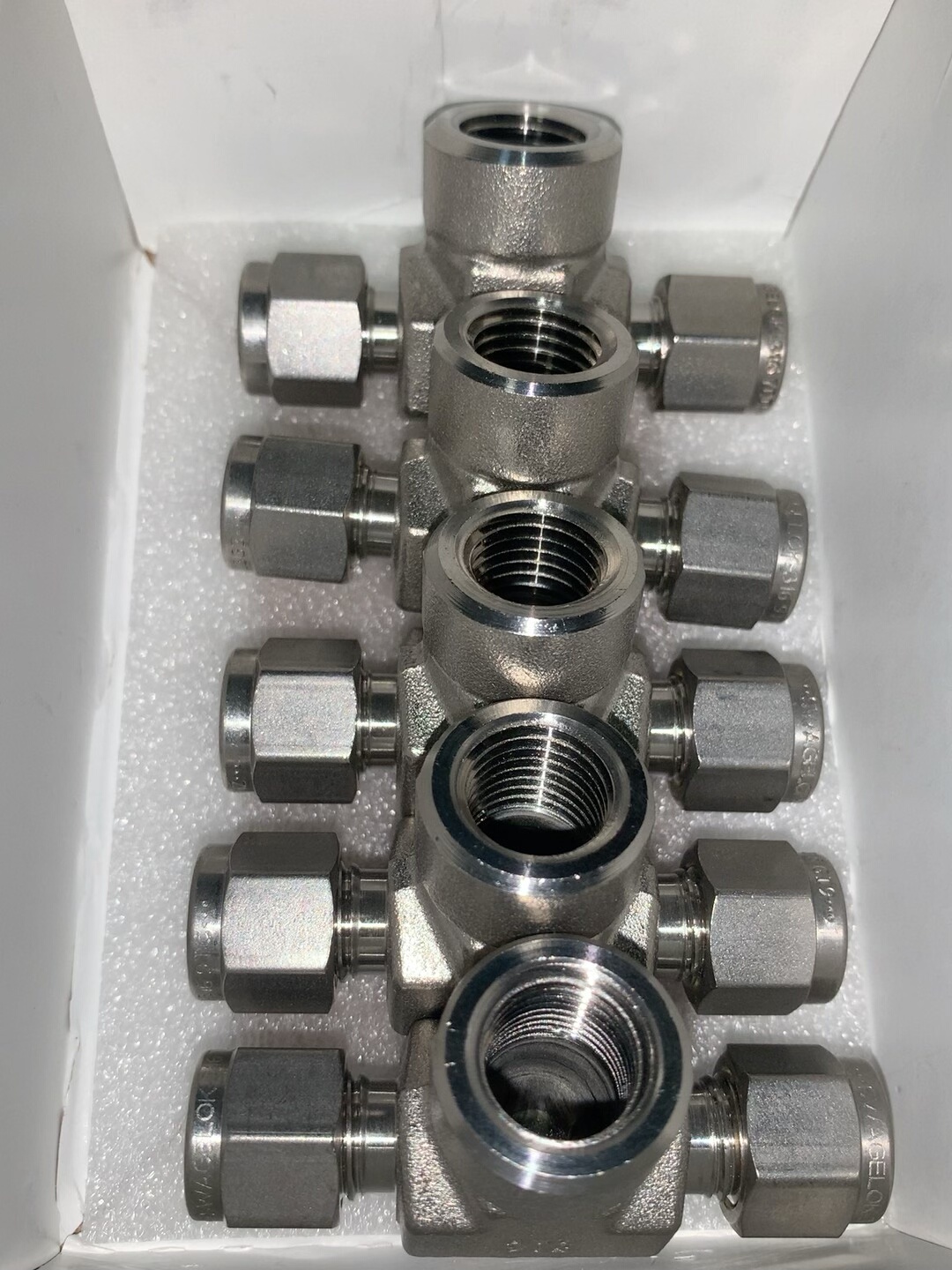 世伟洛克SS-400-3-4TTF不锈钢卡套管接头，内螺纹支