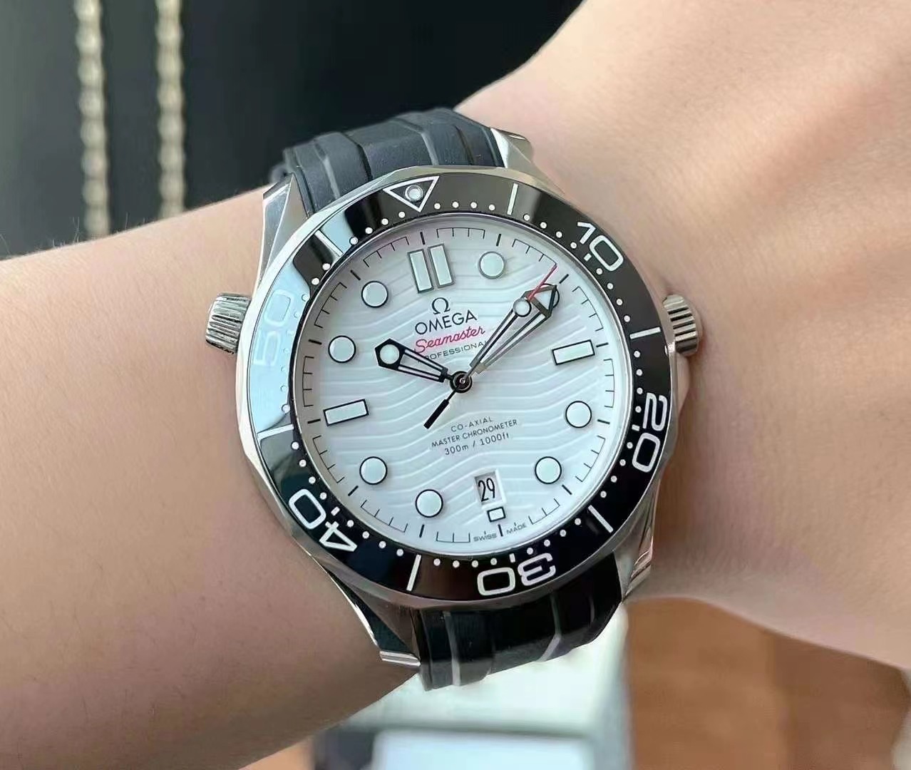 全套99新42mm欧米茄新款海马300白盘自动机械男手表正品防水