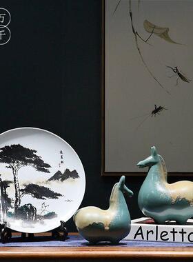 新中式陶瓷盘迎客松马到成功国画 画山水家居客厅博古架酒柜装饰