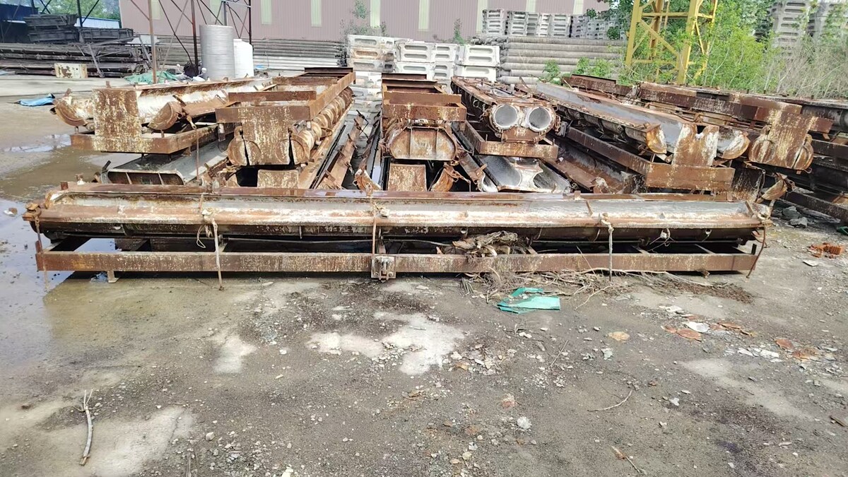 5月12日淮安市处置仿木桩模具及生产出的产品（上端2米为仿木桩纹）仿木桩6米/0.25一模出二根模具21套打包处理网络拍卖公告