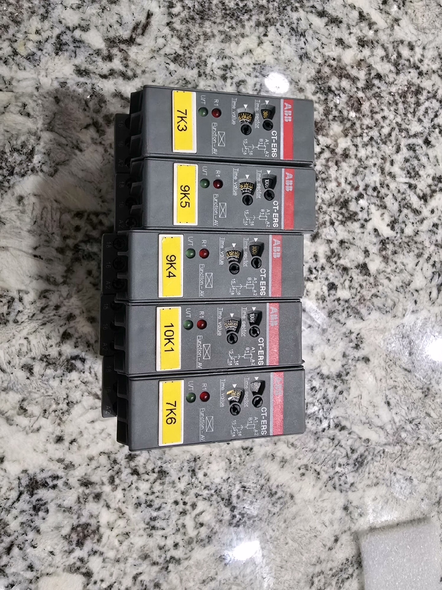 ABB 1SVR430102R0100 工程余货 原装 成色