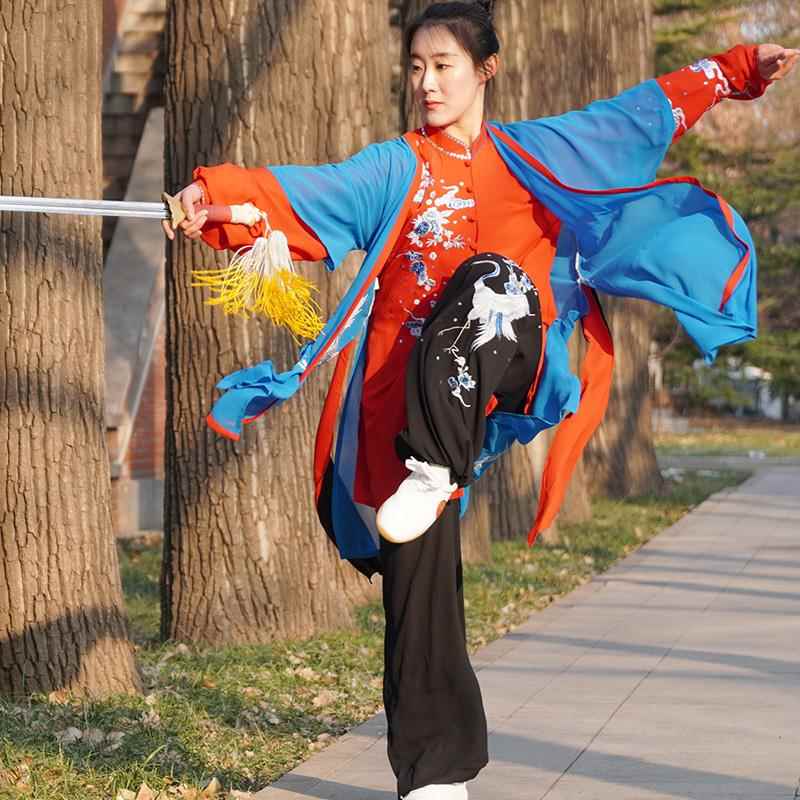 高档蕾太极春夏表款档太极服女演服气功服练功服比赛服刺绣云马中