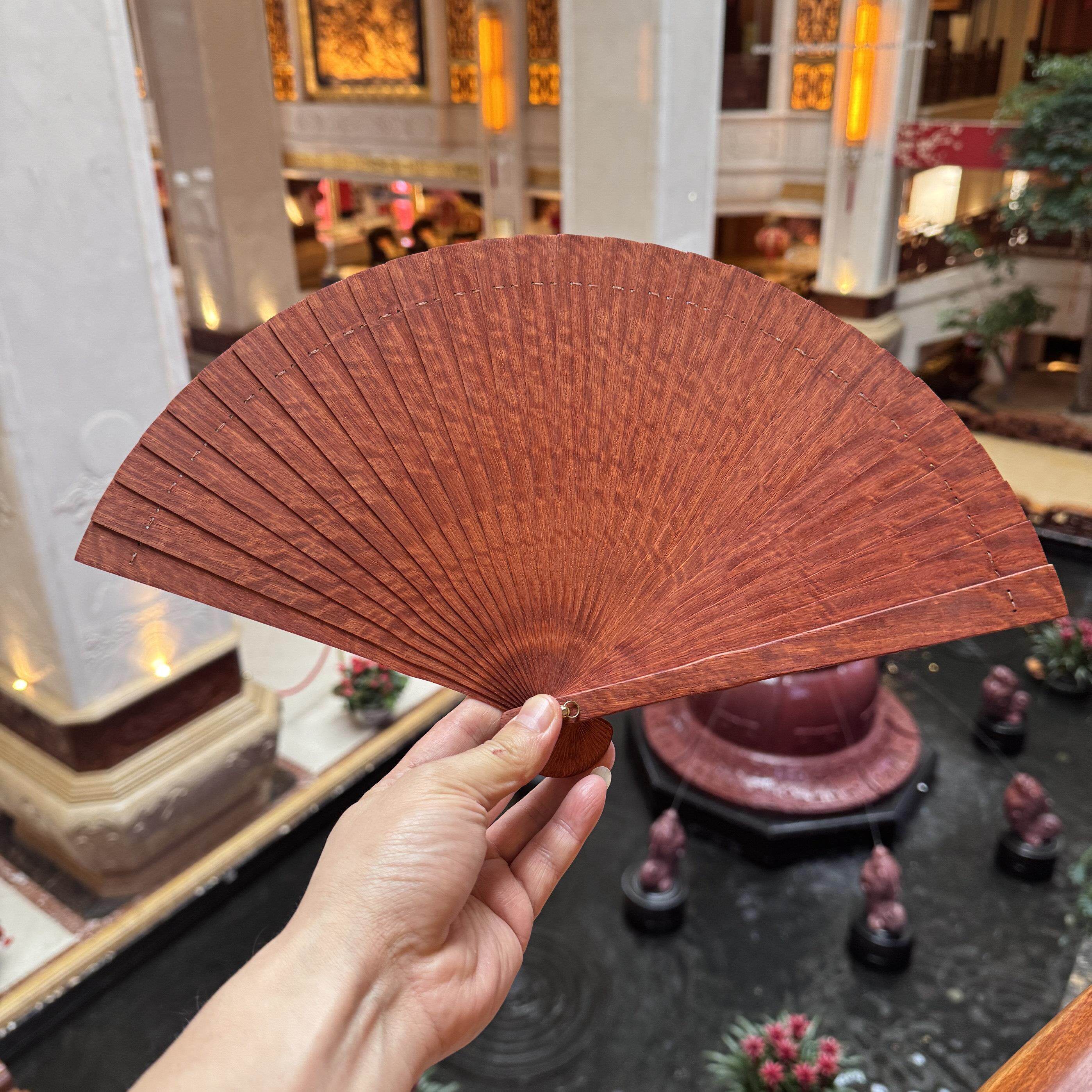 黄花梨折扇雕花镂空折扇国风工艺扇古风走秀紫檀高端乌木扇子摆件