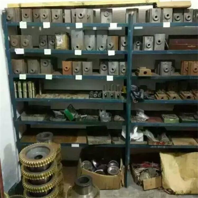 锯各品牌锯床配件/带锯床导向头/导向器/锯夹//锯条床锯夹具可定