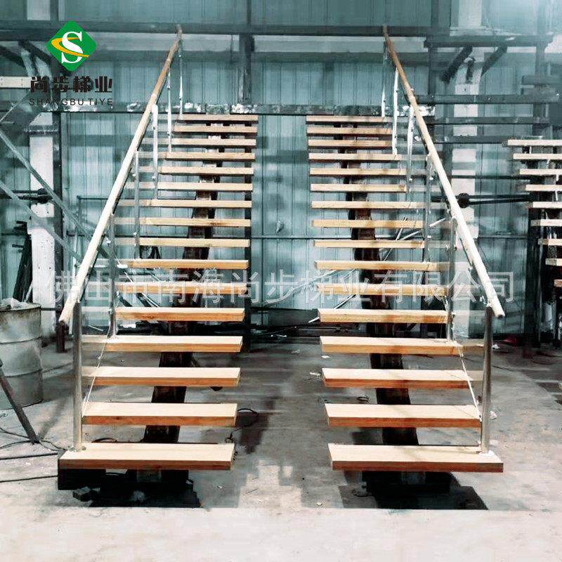 佛山定制玻璃护栏楼梯不锈钢立柱实木踏板扶手定制加工