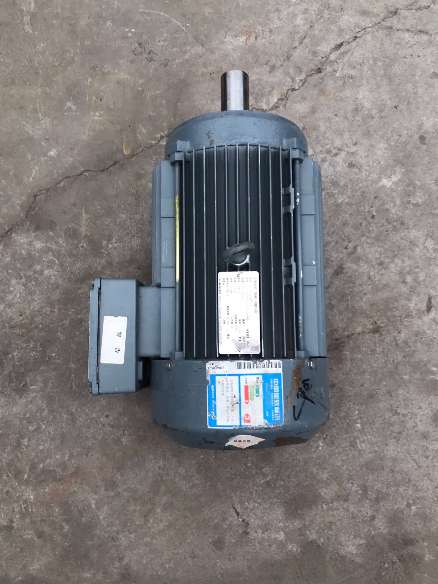 一台sew卧式三相异步电机，DV132S4，电机功率5.5k