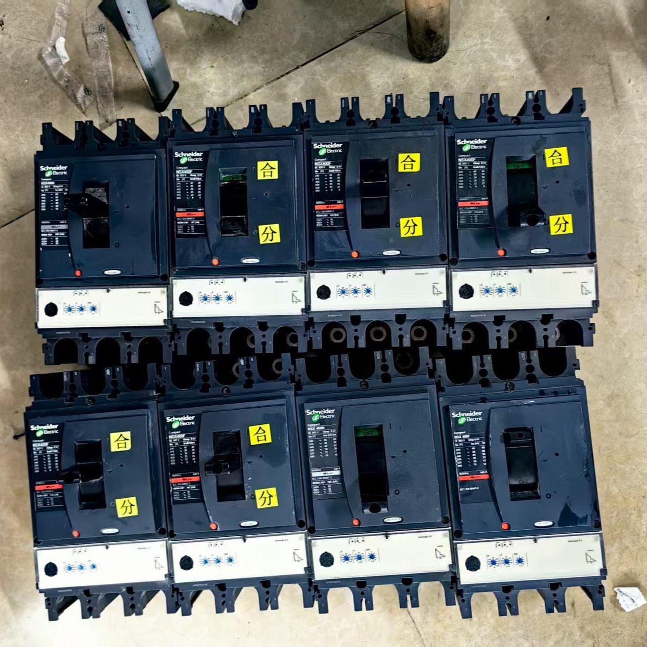 拆机施耐德塑壳断路器
