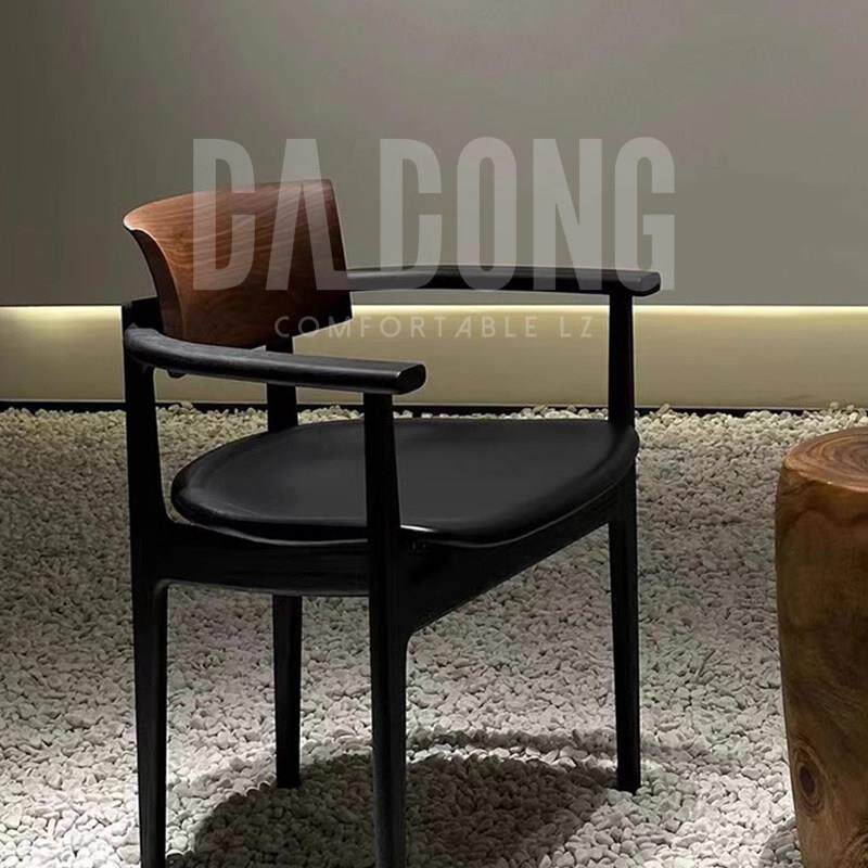 北欧全实木真皮餐椅饭店椅子有扶手靠背会客单人椅设计师主人茶椅