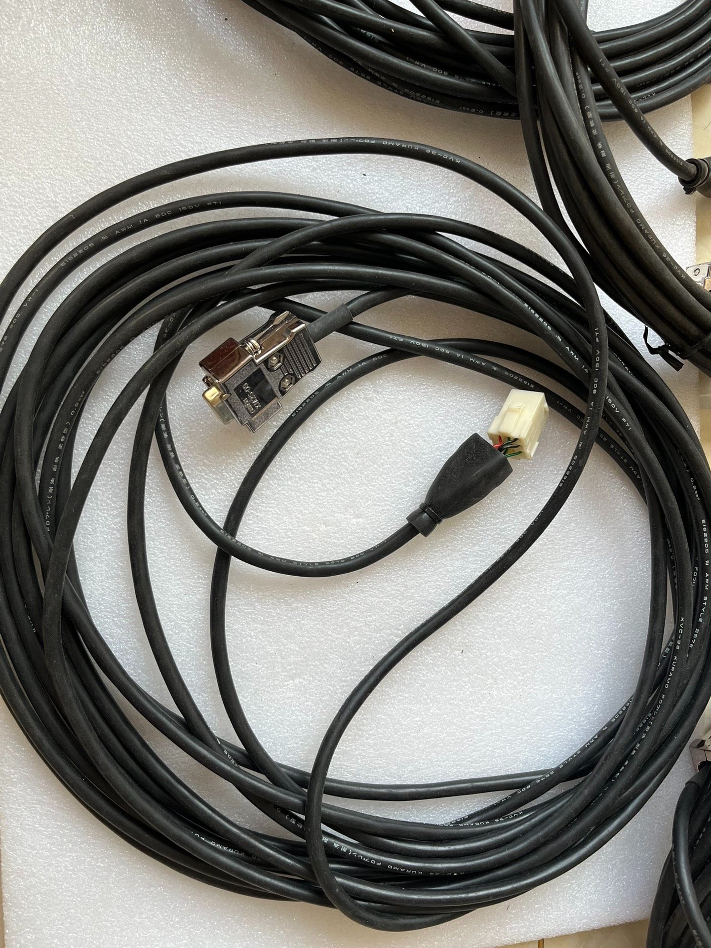 欧姆龙XM2S-09连接线，成色如图，实物拍照，线长10米左