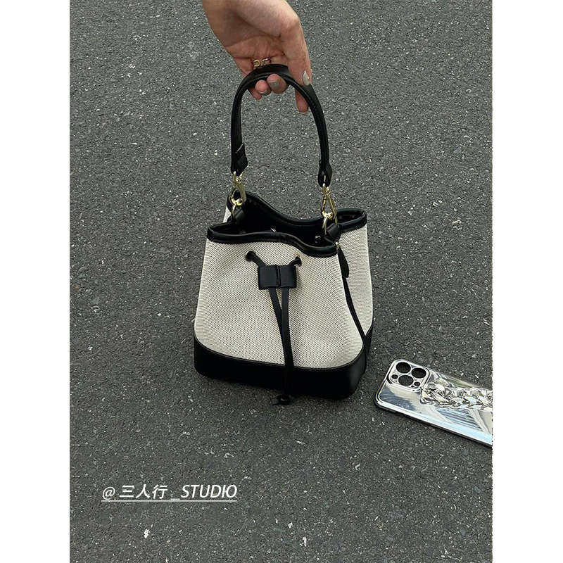 小众设计帆布手提水桶包包女2025新款简约高级感通勤单肩斜挎女包