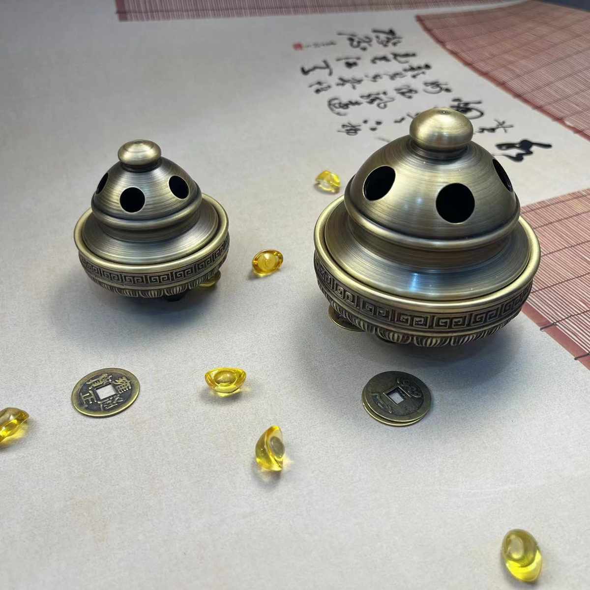 黄铜三足香炉三孔盖古色铜香炉家用供奉香炉创意摆件商务礼品