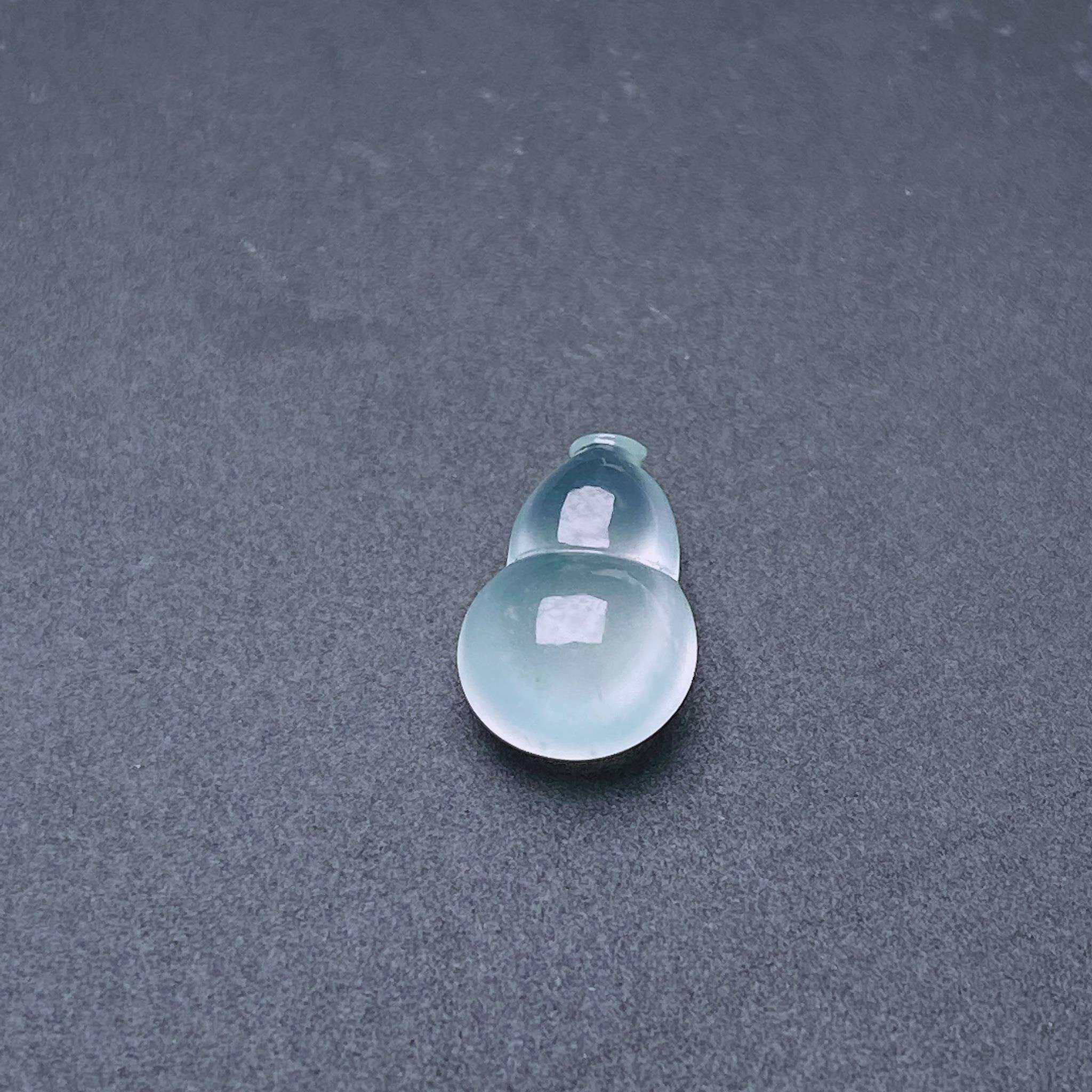 缅甸天然翡翠a货冰种小葫芦裸石fxj尺寸：10-7-4.4mm