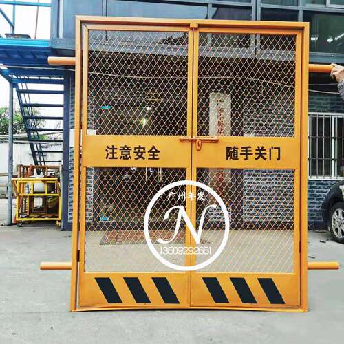 施工外架升降梯防护门楼层安全门人货梯进出电梯门佛山现货