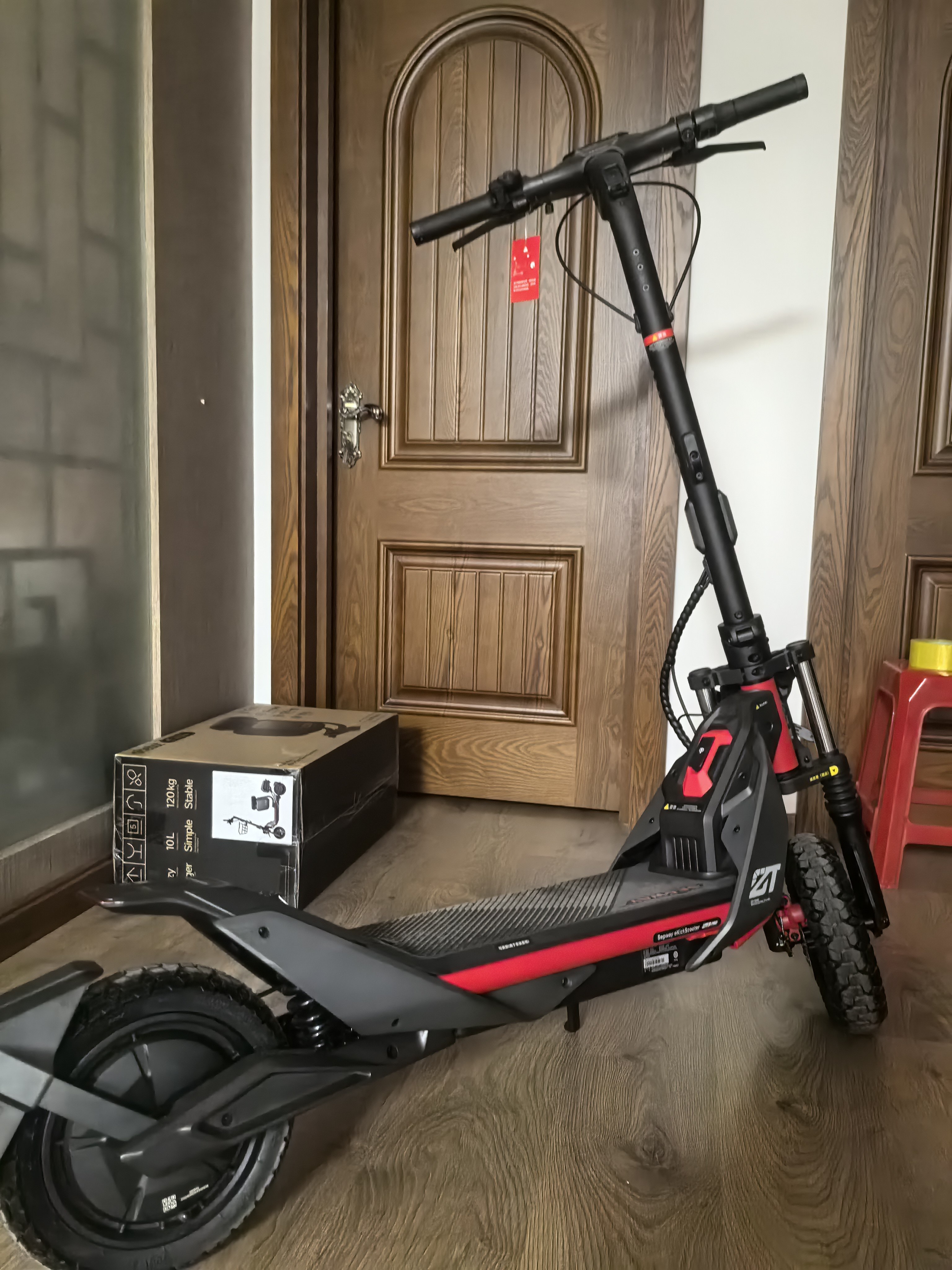 Электросамокат Ninebot ZT3 Pro: 1600 Вт пиковая мощность, 32 км запас хода, внедорожная амортизация, интеллектуальная система TCS, Apple Find My. Идеален для города и бездорожья. photo review