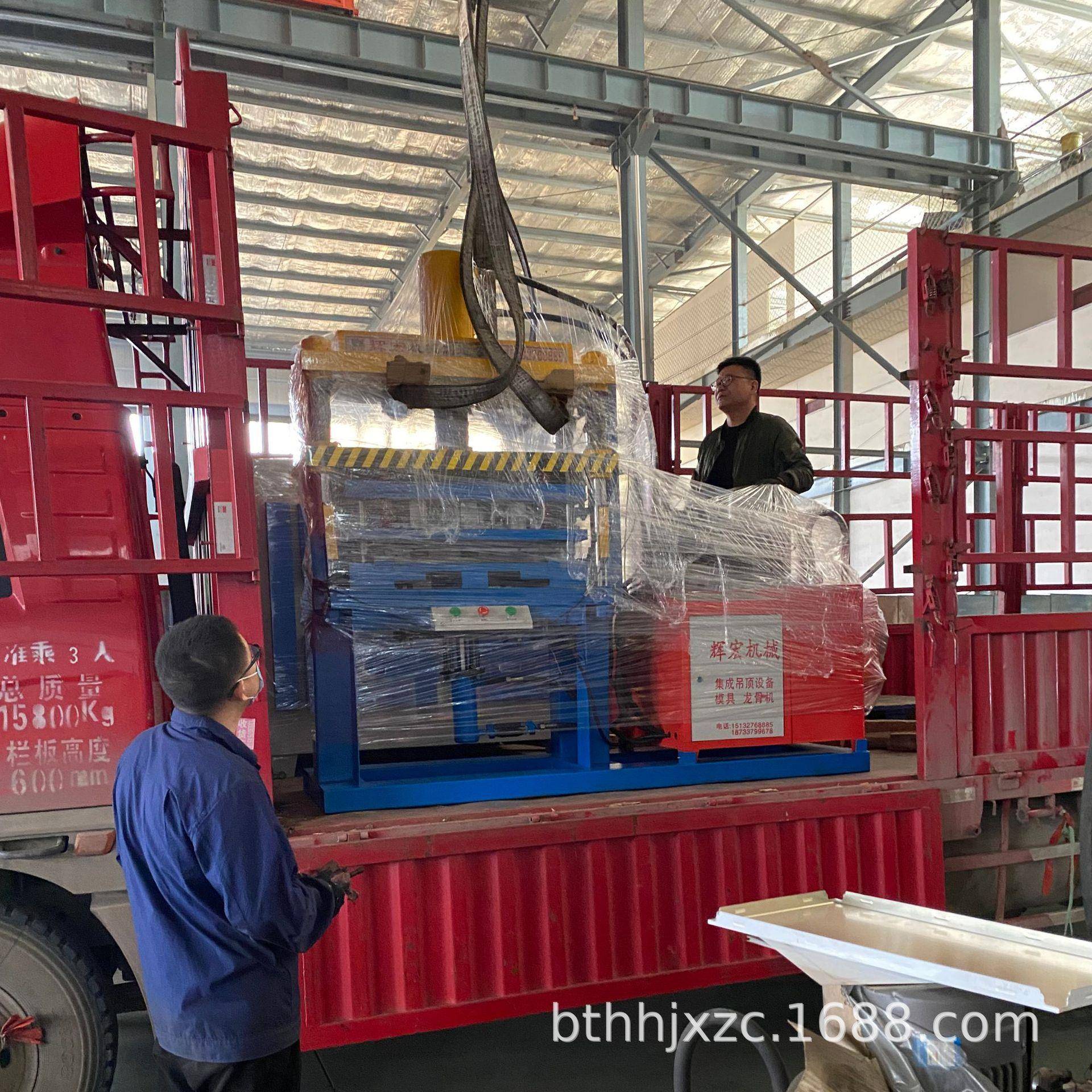 300600模具共用铝扣板冲压机器快速集成吊顶一次成型设备多少钱