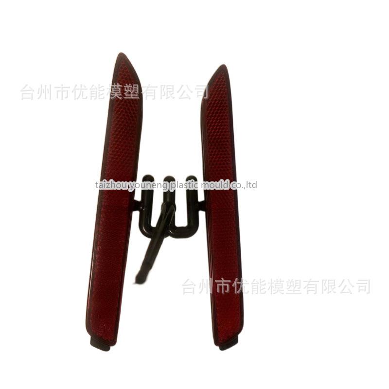 中集单灯货车尾灯卡车尾灯卡车边灯LED卡车信号灯巴士边灯模具