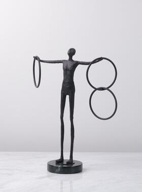 现代轻奢铸铁人物黑色大理石雕塑摆件酒店玄关样板房间软装饰品