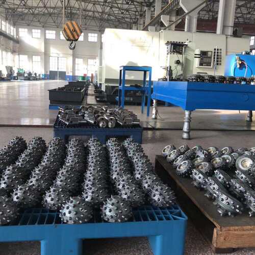 工厂直销8 1/2” 215.9mm IADC537 硬质合金三牙轮钻头镶齿牙轮钻