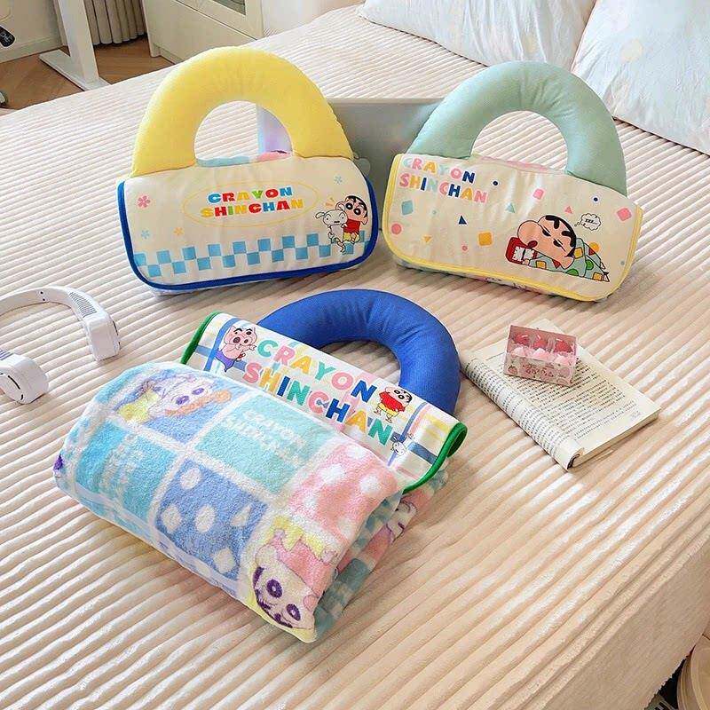 小新折叠抱枕两用法兰绒毯子办公室空调毯盖腿披肩午休毯便携可爱