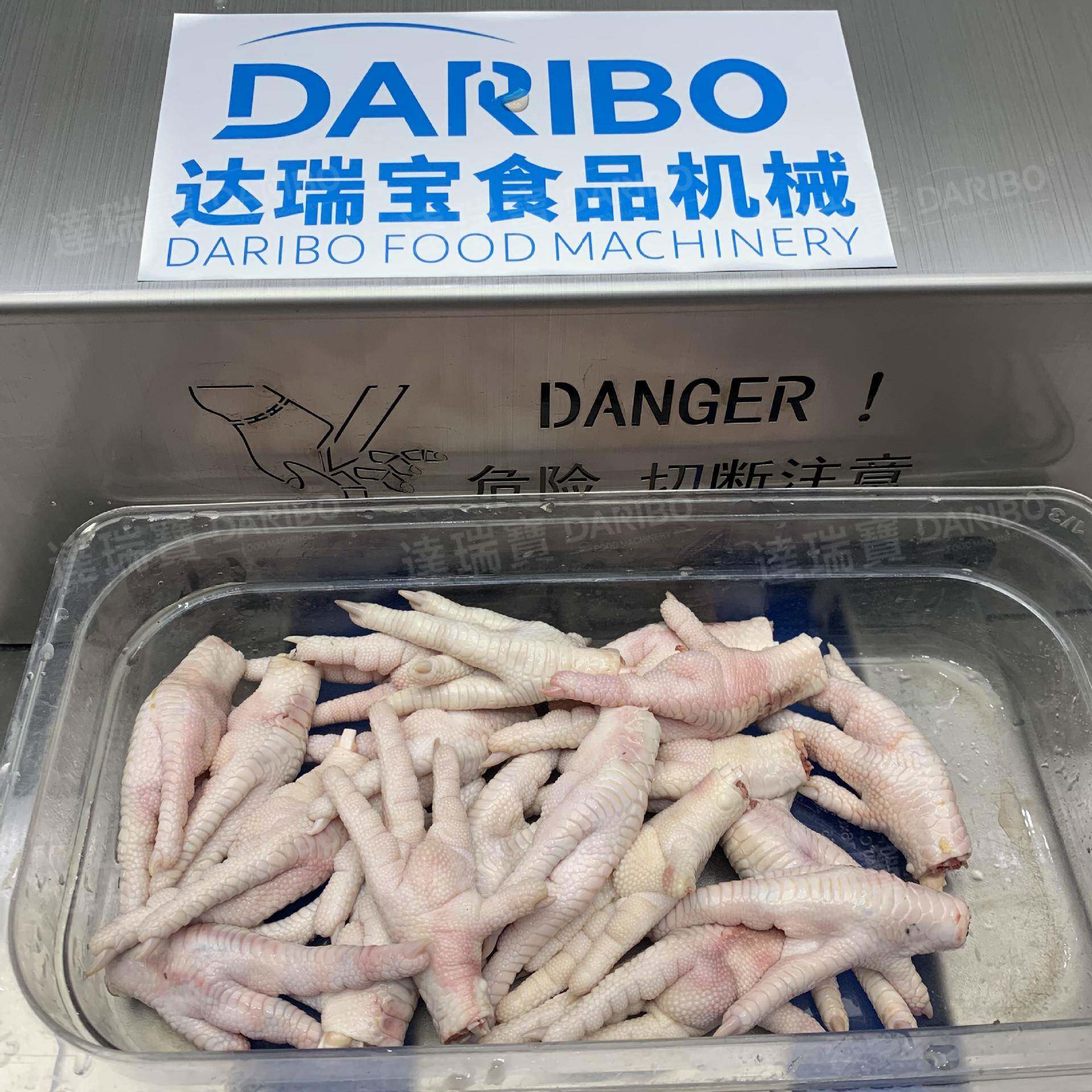 *麻辣鸭头劈半机 鲜笋尖辣椒切半机 输送带式自动鸡爪对半分切机