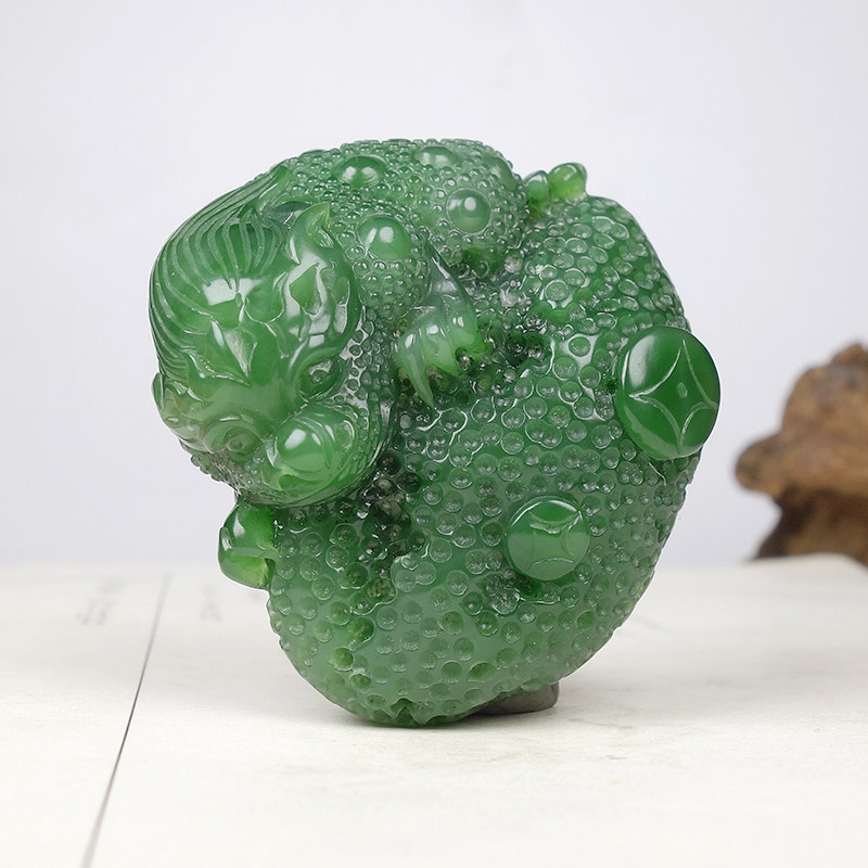 W招财进宝保真新疆和田玉俄碧七号矿老料菠菜绿金蟾挂件59.03g