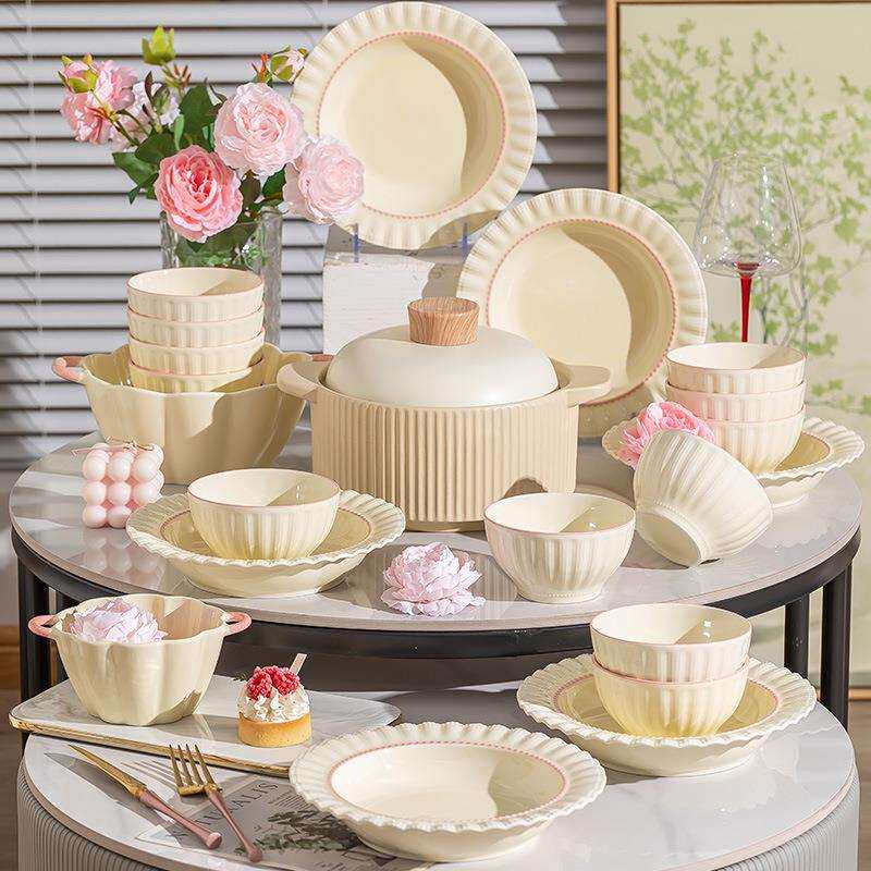 粉嫩风陶瓷饭碗餐具盘子菜盘碗碟碗盘组合套装家用碗具2024新款碗