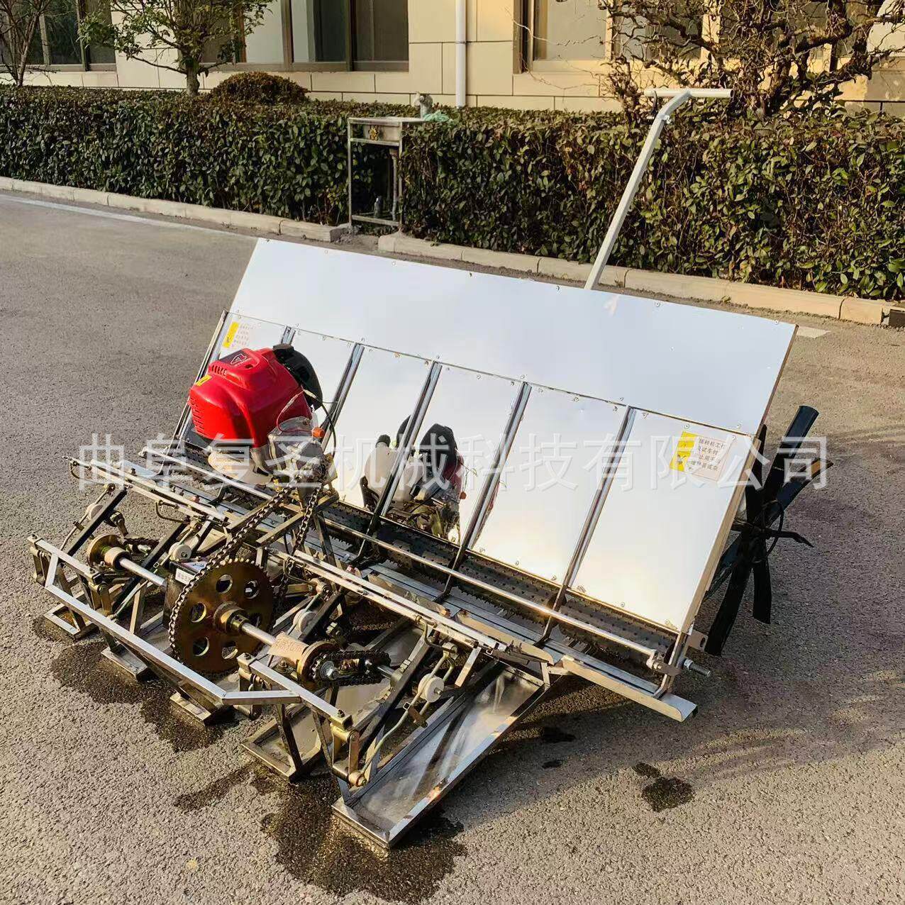 手扶轻巧型水稻插秧机 4行6行作业速度快汽油稻苗插秧机