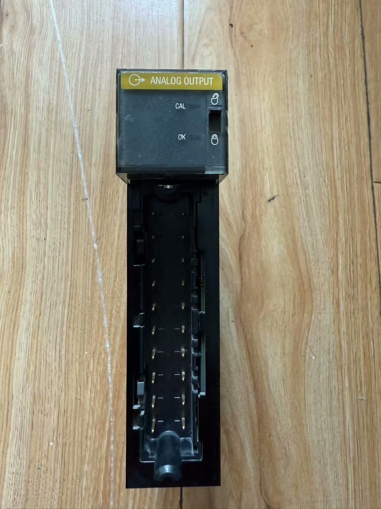 AB罗克韦尔1756-OF8，功能包好，成色如图所示，需要者