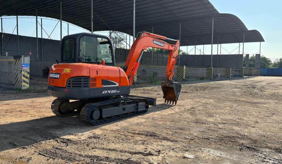 1月12日重庆斗山60挖掘机网络拍卖公告