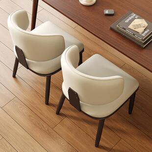 意式极简餐椅新款环抱式靠背椅凳轻奢酒店餐厅家用软包餐桌椅子