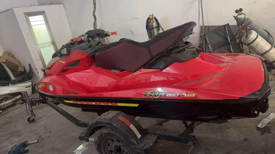 摩托艇庞巴迪RXP26021年下水