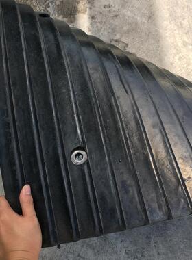 橡胶减带坡道实心减噪板地车速库减防躁板QRN止滑板斜下坡垫速垄