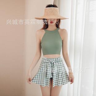 conservative grid steel support flesh Source covers girl