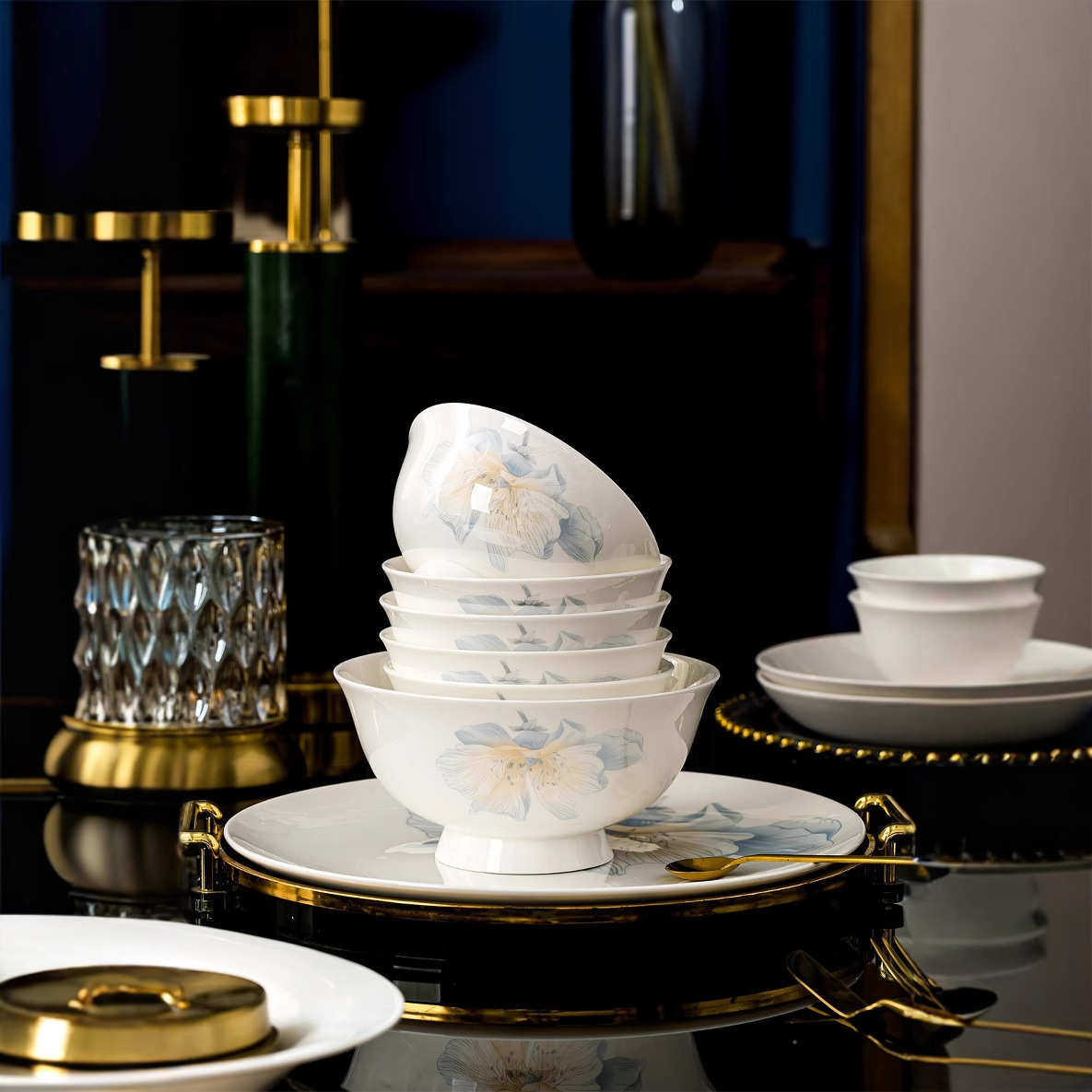 新款碗碟餐具套装家用简约素雅碗碟高级感景德镇骨瓷碗盘婚礼乔迁