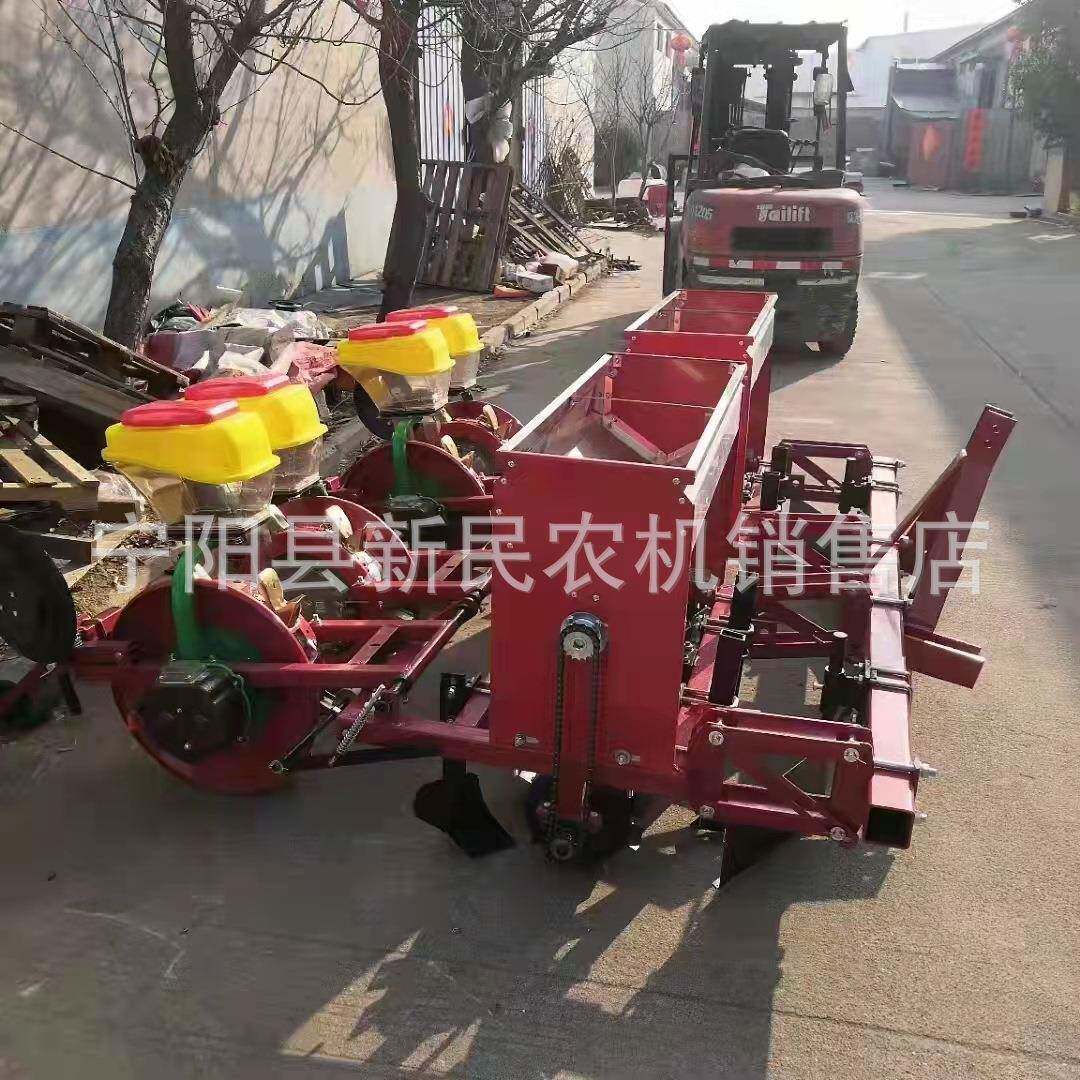 一垄两行玉米膜上播种机两垄四行玉米谷物谷子蔬菜籽膜上种植机