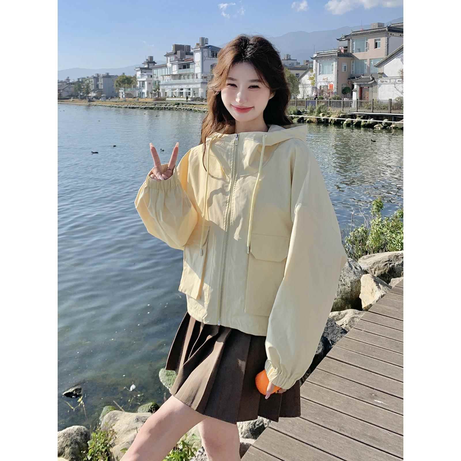 今年流行浅黄色工装短外套女春秋2025新款韩系chic小个子短款风衣