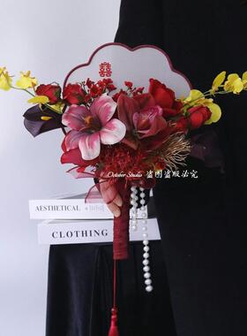 新中式新娘团扇红色手捧花束订婚领证秀禾旗袍照相馆高级拍摄道具