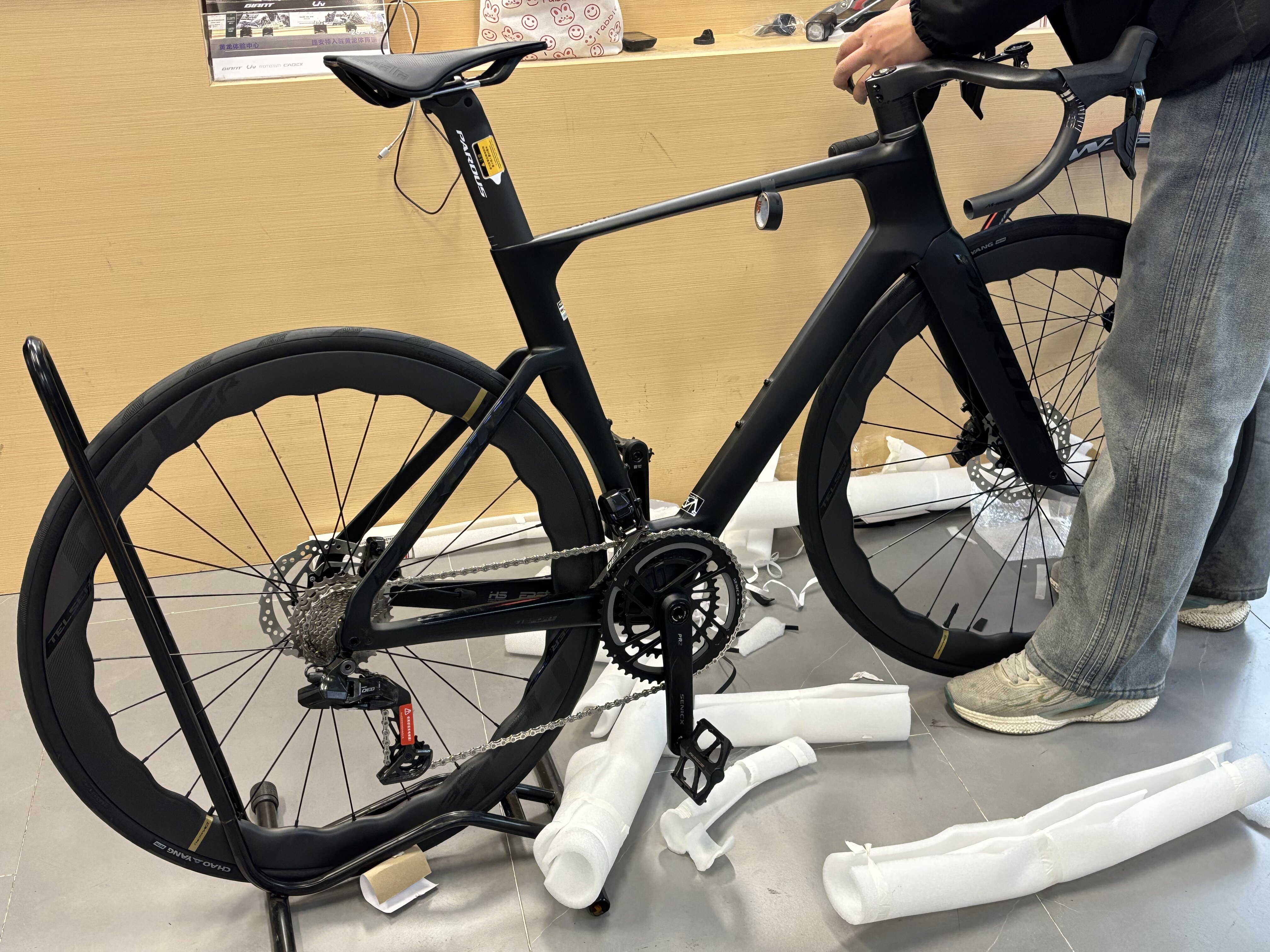 Шоссейный велосипед PARDUS SPARK SPORT: карбоновая рама, электронная трансмиссия Magene QED 24 скор, дисковые тормоза photo review