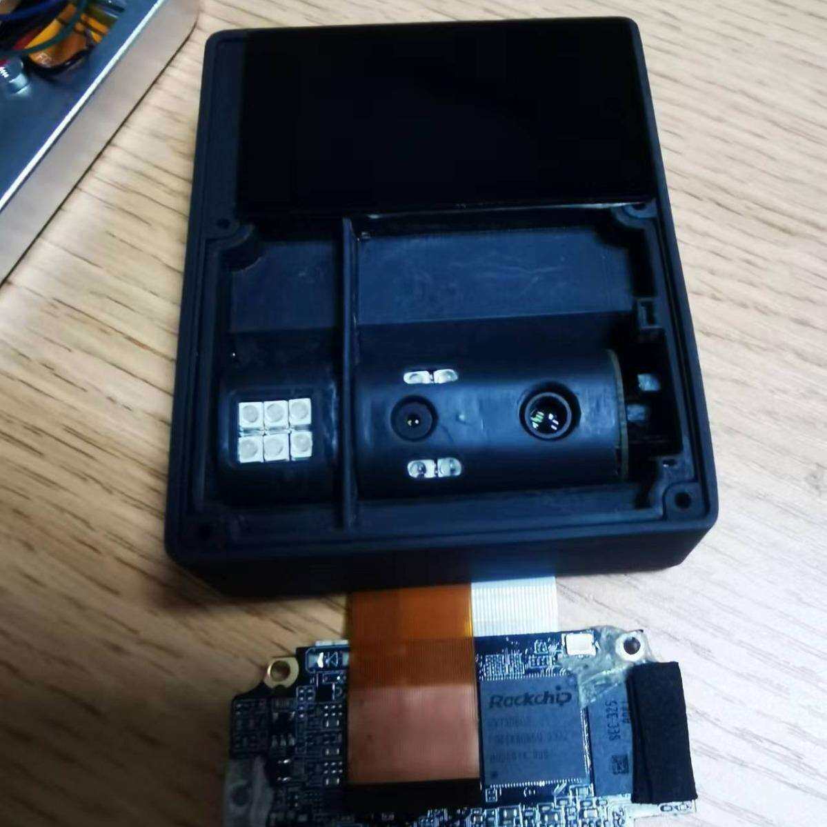 ZH99-3虹膜一体现矿用虹膜采集考勤机白光补光门禁一体机人证核销