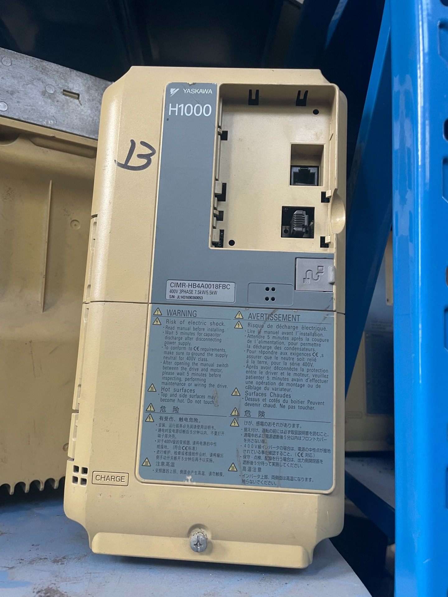 安川变频器CIMR-HB4A0018FBC 实图拍摄 测试完